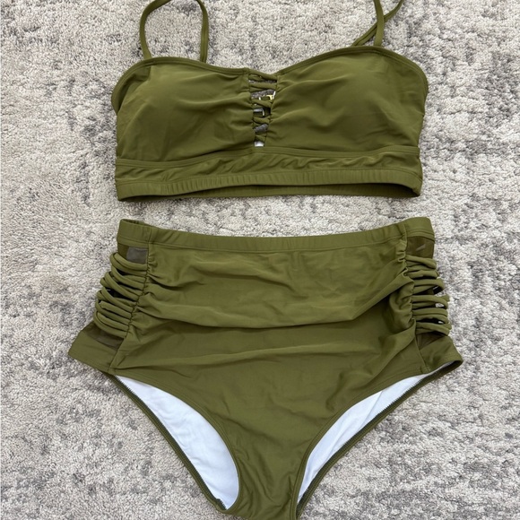Yokomo Other - Women’s 2x Olive Green swimsuit 2 piece swimsuit